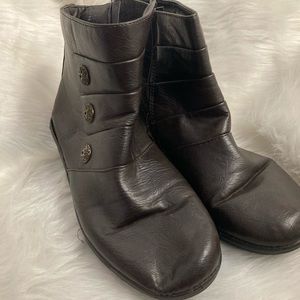 Woman’s size 10W Ankle Boots with Button Accents